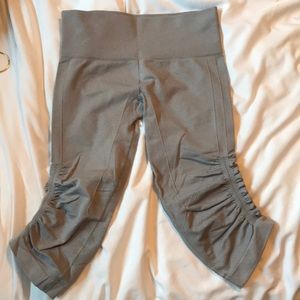Lululemon grey in the flow crop.
